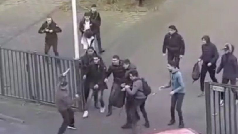  Άντρας επιτίθεται με μαχαίρια σε φοιτητές σε Πανεπιστήμιο στην Ολλανδία - Σοκαριστικό Βίντεο!