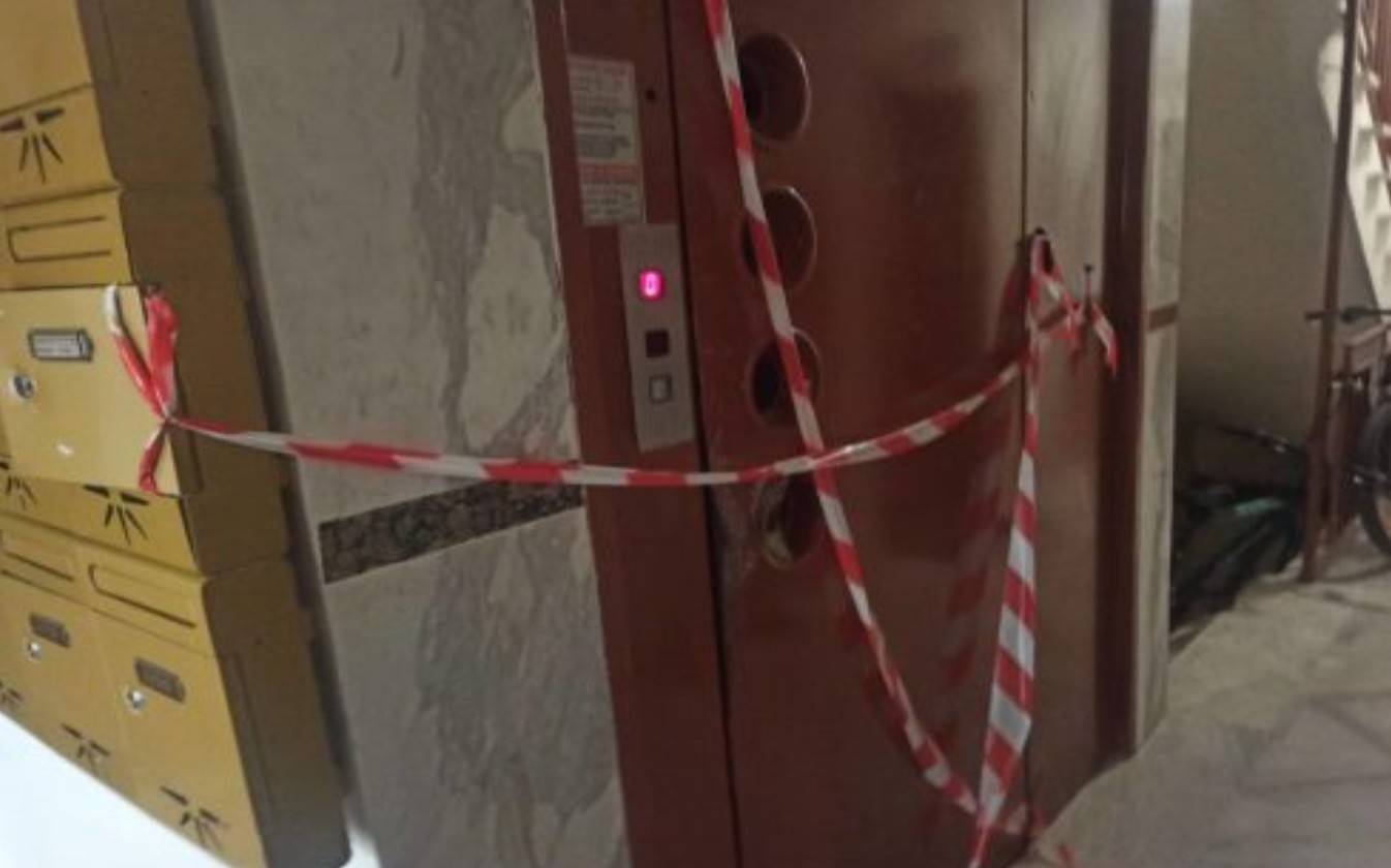  Φοιτητής έχασε τη ζωή του μέσα σε ανελκυστήρα ενώ μετακόμιζε! Πώς έγινε το μοιραίο