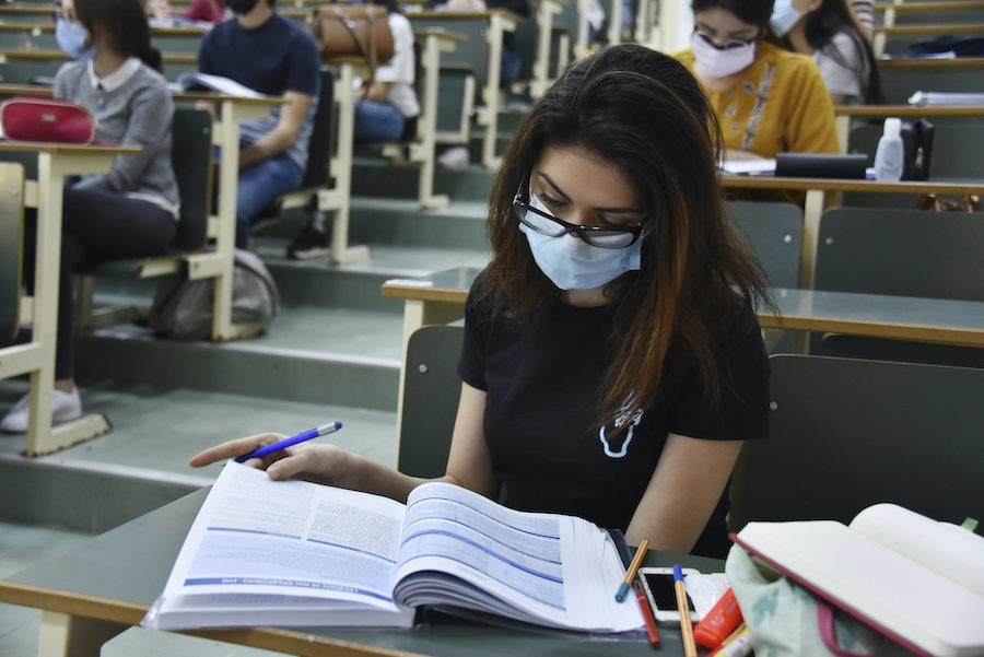  ΑΕΙ: Υποχρεωτική η μάσκα για τους φοιτητές στους ανοικτούς και κλειστούς χώρους των Πανεπιστημίων!
