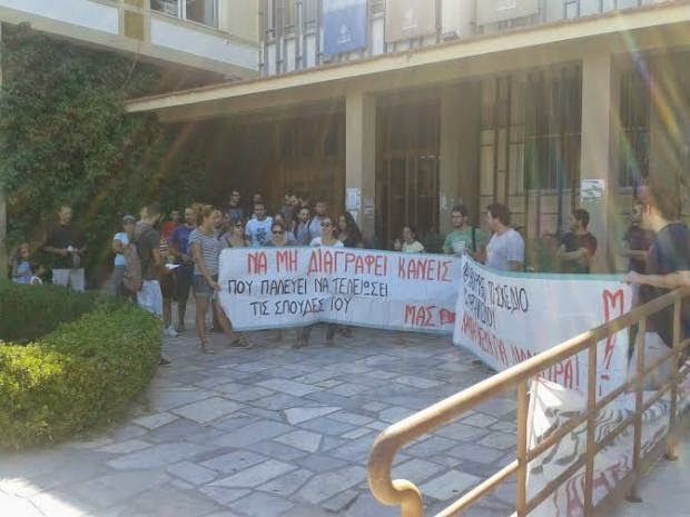  Διαμαρτυρία φοιτητών στην Πρυτανεία του Πανεπιστημίου Πατρών για τη διαγραφή των «αιωνίων»