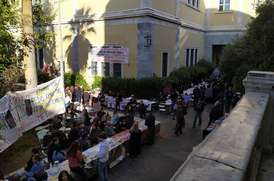  Οι Φ.Σ. των υπό κατάληψη σχολών της Αθήνας μετέφεραν την κατάληψη τους στο Πολυτεχνείο - ΦΩΤΟ