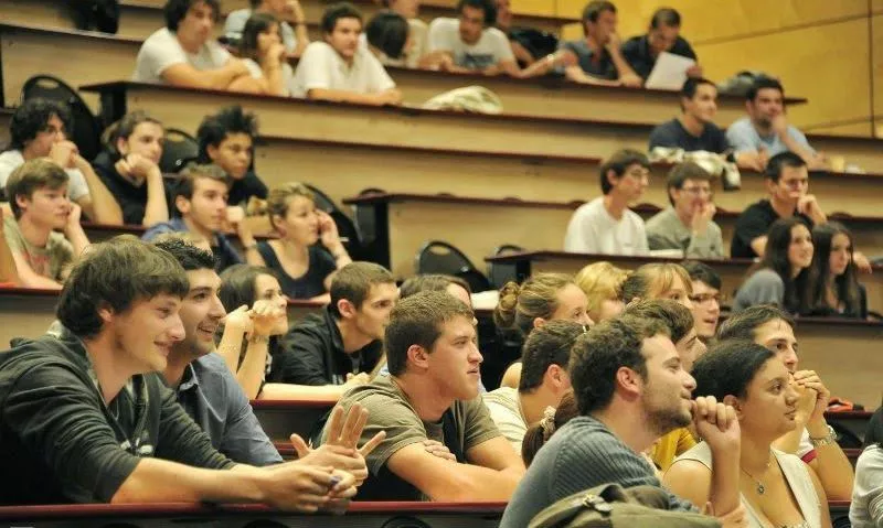 Καταργούνται όλα τα αγγλόφωνα προπτυχιακά τμήματα στα Πανεπιστήμια και ΤΕΙ 