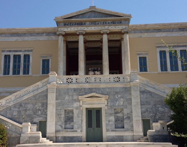  Ελληνικό Πανεπιστήμιο: Αίθουσες χωρίς ρεύμα, πλαφόν στις κιμωλίες, θέρμανση με... κουβέρτα