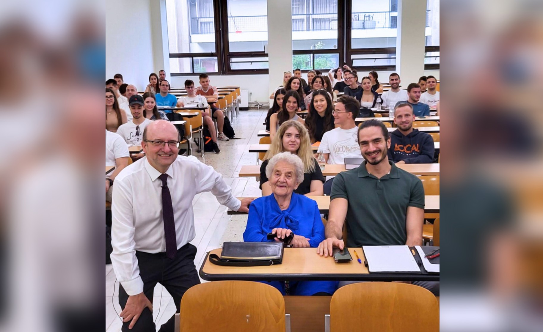  Μάθηση για Πάντα: Η Γιαγιά Ντίνα, ετών 93 και η έμπνευση για τους φοιτητές