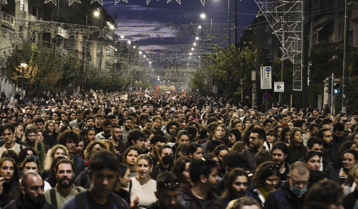  Πάνω από 40.000 κόσμου στην πορεία του Πολυτεχνείου / ΦΩΤΟ