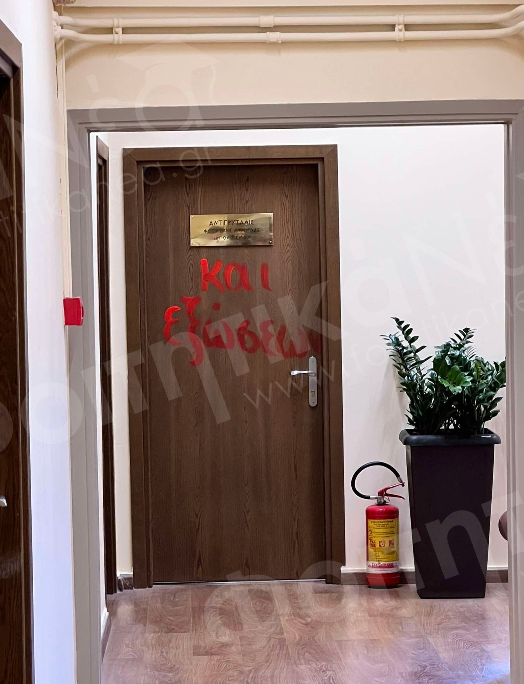 Έξωση σε εργαζόμενο φοιτητή επειδή δεν πέρασε τα μαθήματα / "Με είχαν αποκλεισμένο" καταγγέλλει ο Πρύτανης (ΒΙΝΤΕΟ)