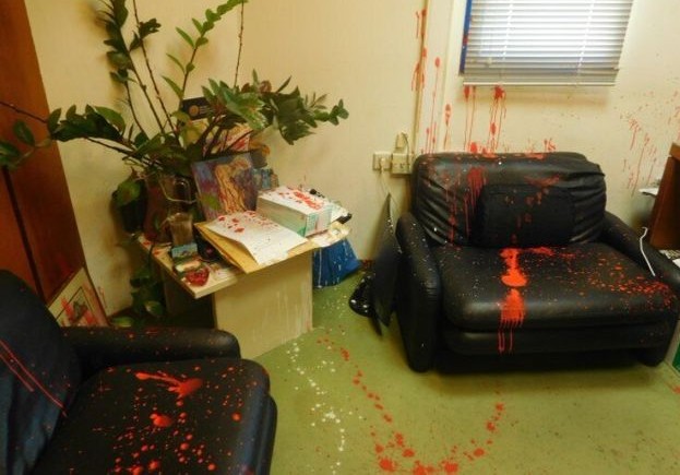 Εικόνες από την επίθεση στο γραφείο του πρύτανη του ΕΜΠ