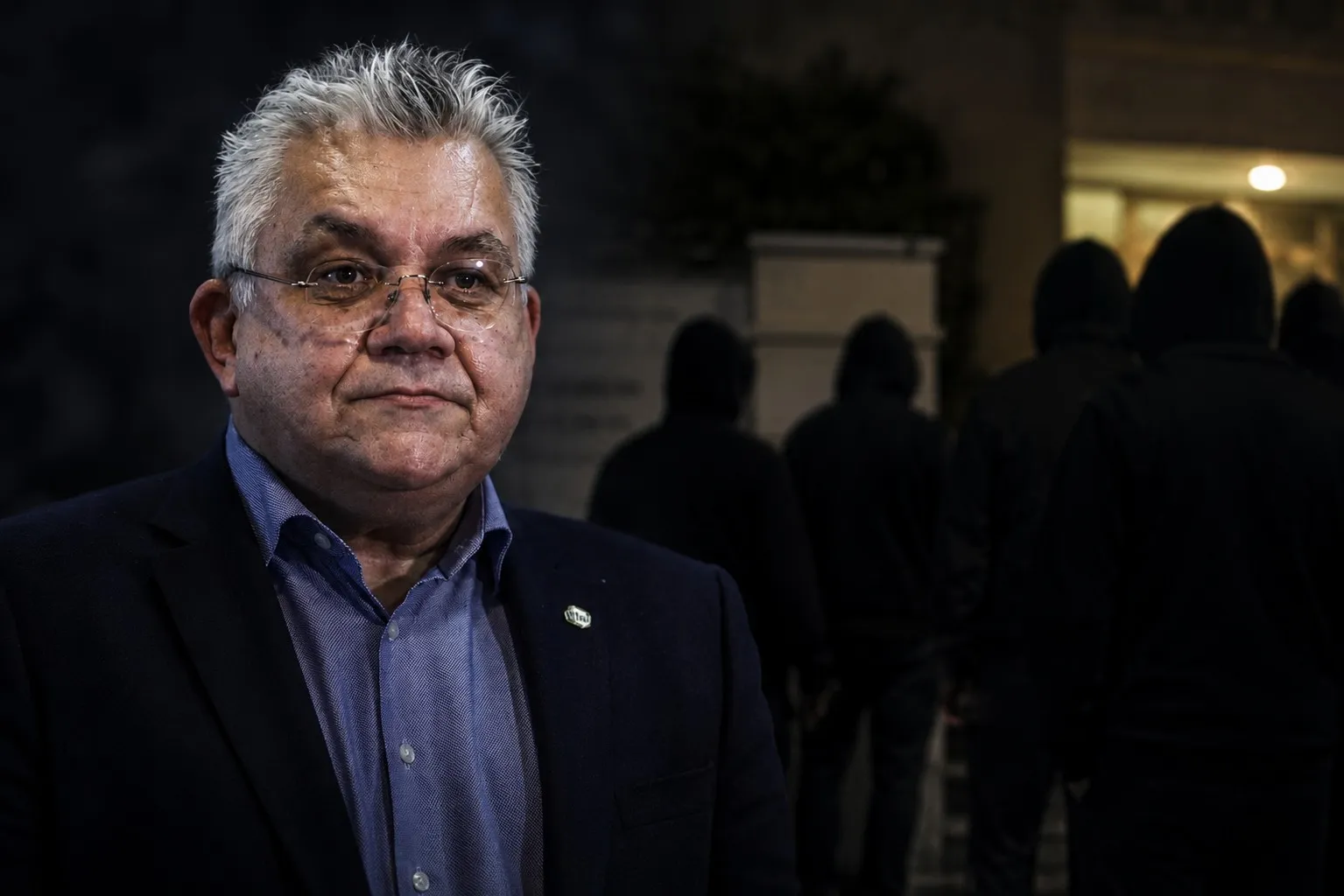 Κουκουλοφόροι έξω από το σπίτι του υφυπουργού Παιδείας Νίκου Παπαϊωάννου