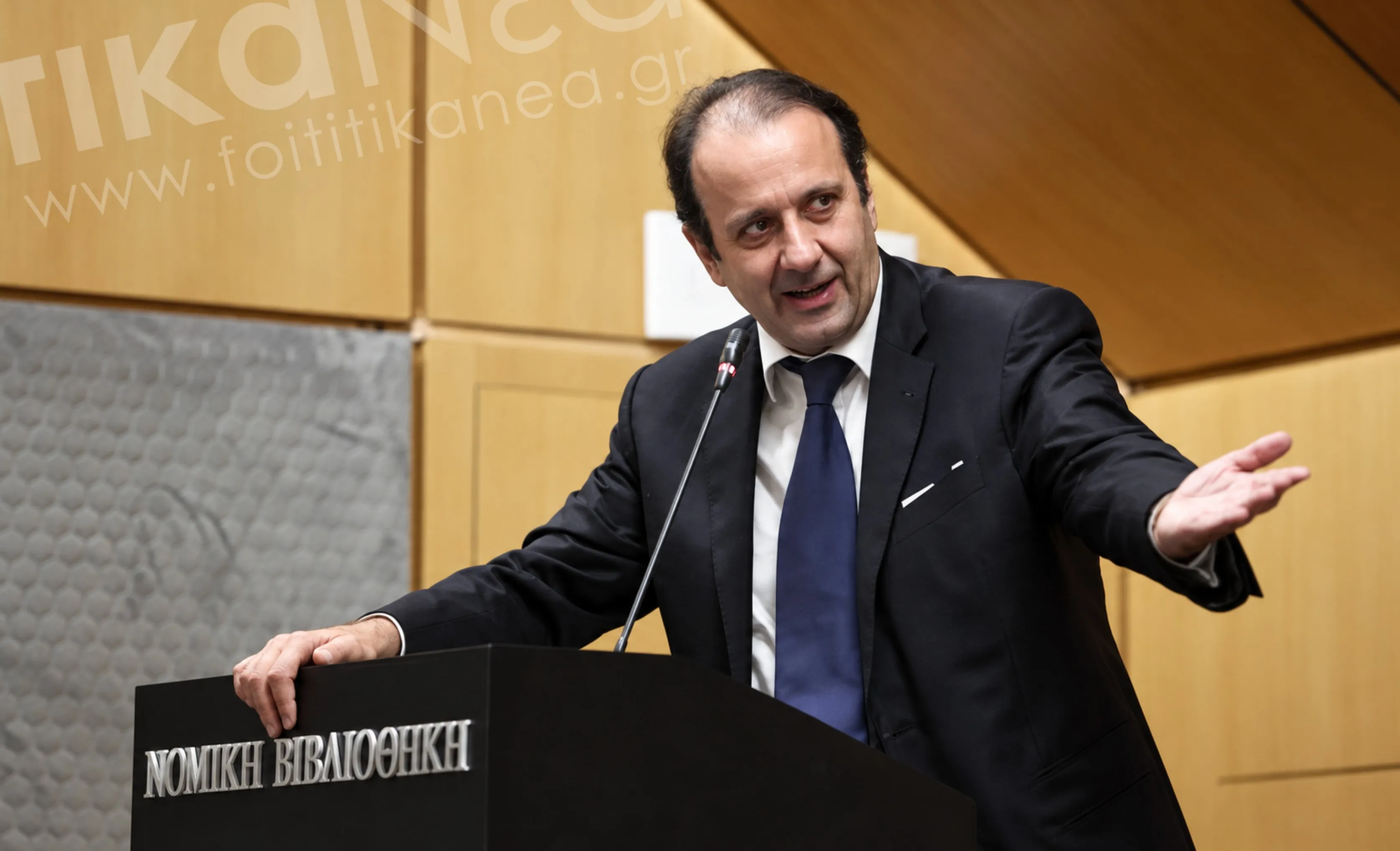 καθηγητής Πάνος Λαζαράτος