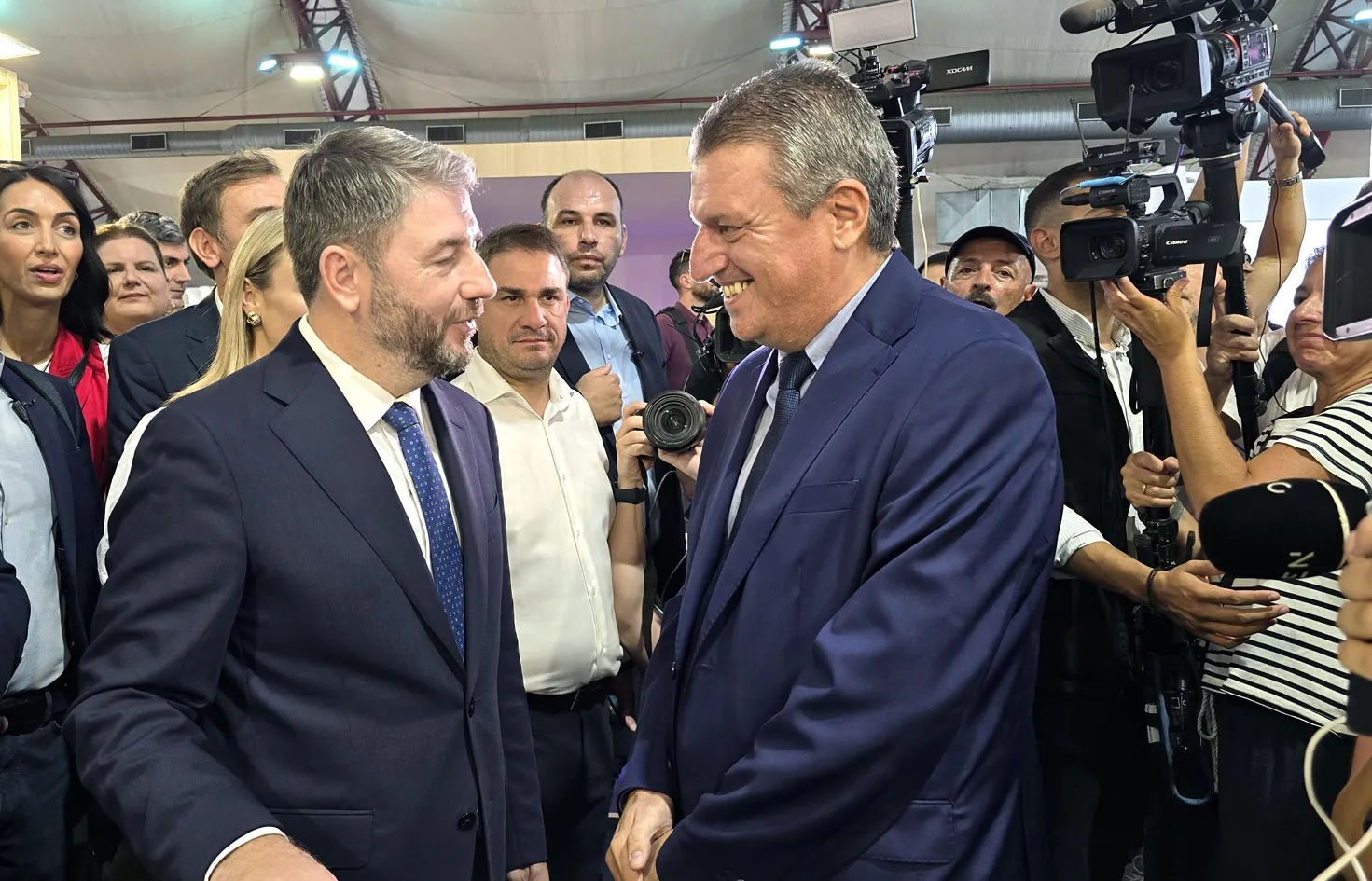 Ο Νίκος Ανδρουλάκης στο περίπτερο του Πανεπιστημίου Μακεδονίας στην 90ή ΔΕΘ